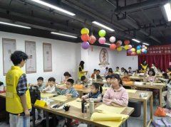 志愿者们更是手把手地进