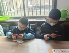 土门街道远东东社区以“扇载诗韵 墨香迎岁”为