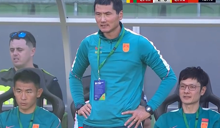 中国男足首战喀麦隆遭遇天崩开局 邵佳一541战术