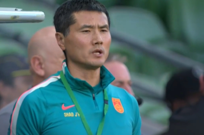 中国男足首战喀麦隆遭遇天崩开局 邵佳一541战术